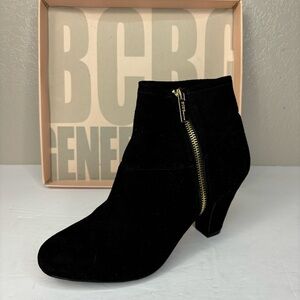 New BCBG Black 3” Comfort Heel Ankle Boots Bootie Side Zip Gold Hardware Size 9